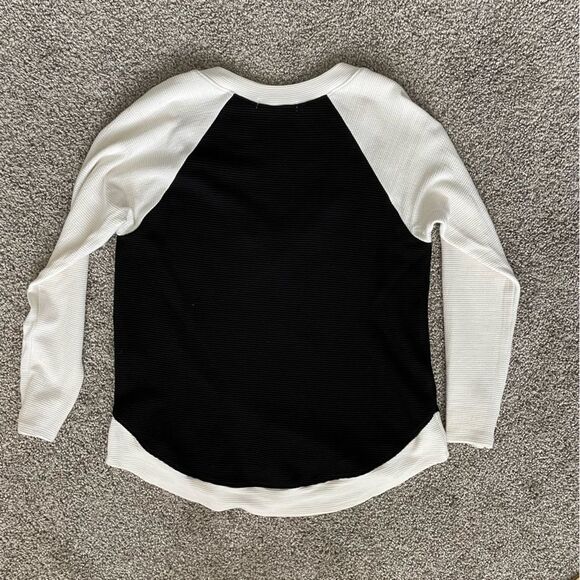 Red Haute Black Ivory Colorblock Long Sleeve V-Neck Knit Top - X-Small - Picture 2 of 7